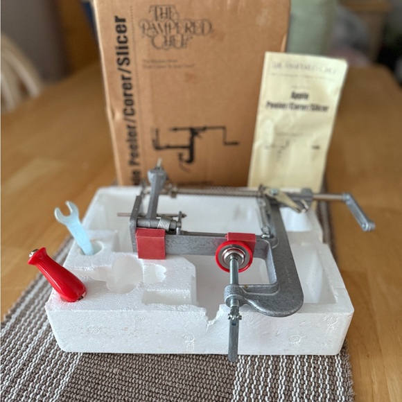 Apple peeler- slicer- corer - Picture 3 of 3